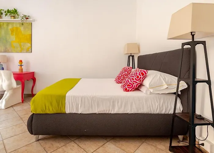 Funky 3br Flat, Scenic Tram To Colosseum 7 Stops Apartamento Roma