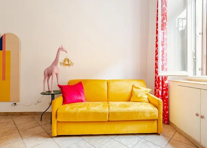 Funky 3br Flat, Scenic Tram To Colosseum 7 Stops *