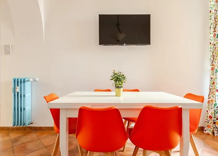 Funky 3br Flat, Scenic Tram To Colosseum 7 Stops