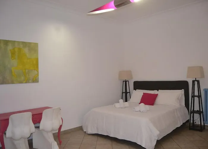 Funky 3br Flat, Scenic Tram To Colosseum 7 Stops *