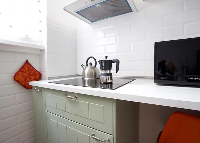 Funky 3br Flat, Scenic Tram To Colosseum 7 Stops Apartamento *